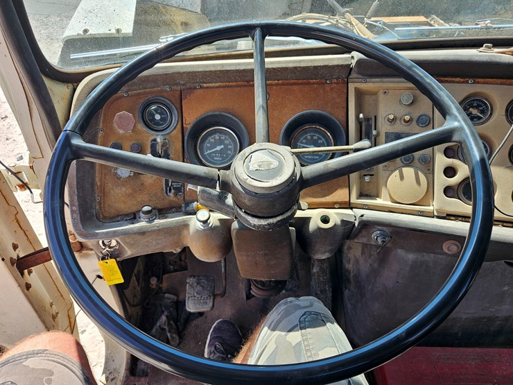 1982-ford-lt9000-image-57
