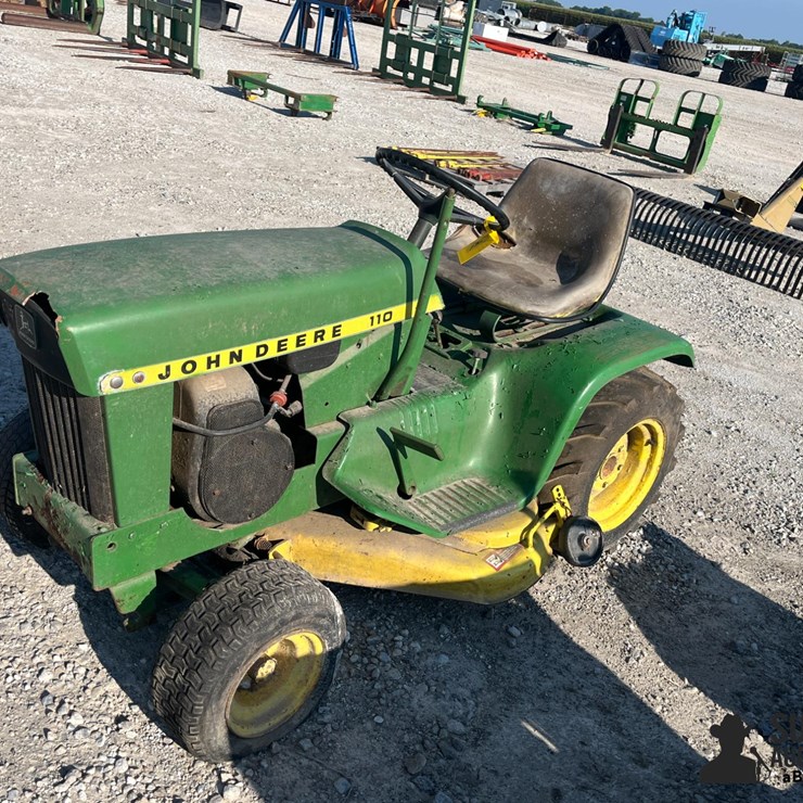 JOHN DEERE 110