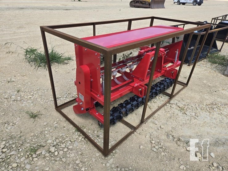 new-agt-skid-steer-&-3pt-stsd10-seeder-image-2
