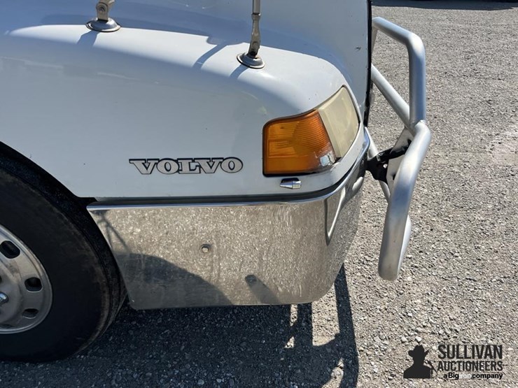 2000-volvo-vn-image-16