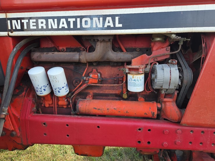 1976-ih-1466-tractor-image-45