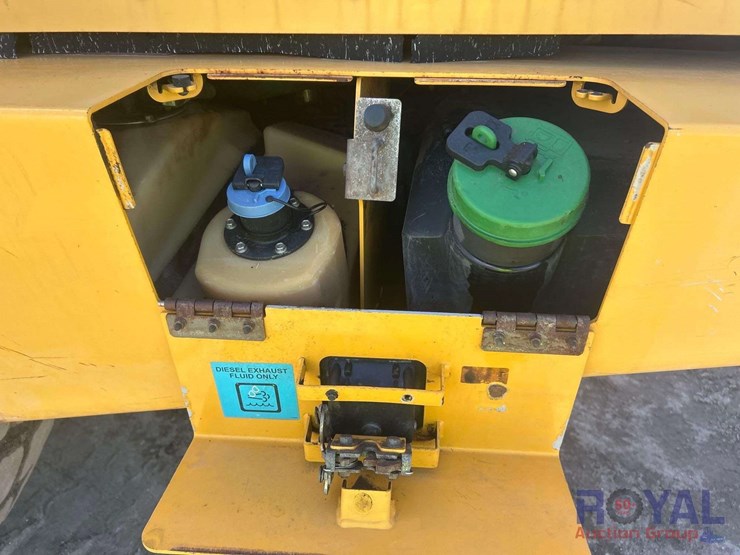 2015-deere-410e-image-16