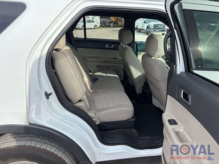 2014-ford-explorer-image-21