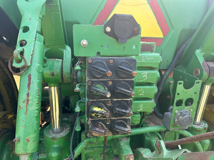 2000-john-deere-8410t-image-23