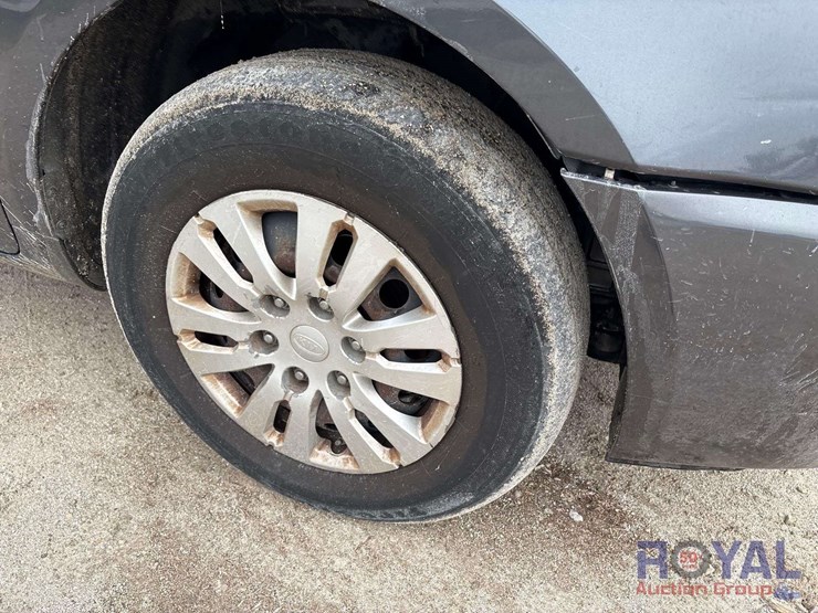 2014-kia-sedona-image-30
