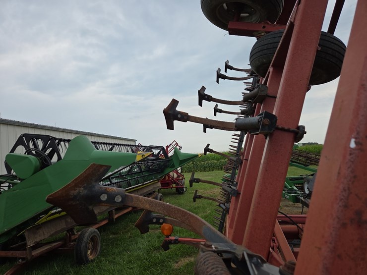 32’-cih-4300-field-cultivator-image-27