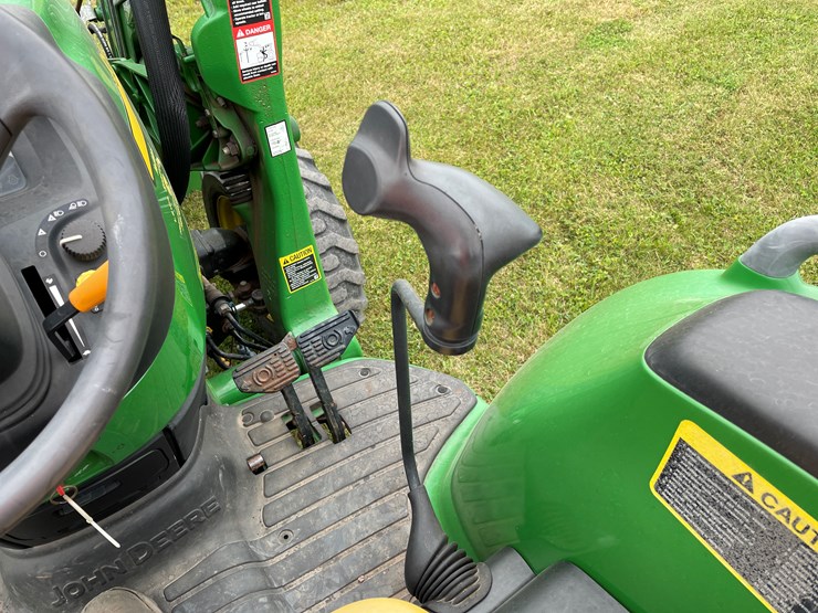 2011-john-deere-4120-image-35
