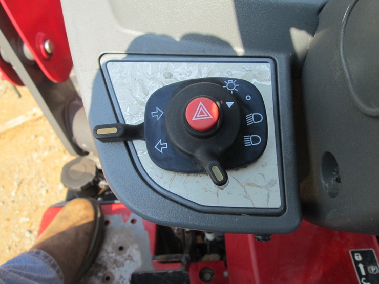 2021-massey-ferguson-1840e-image-40