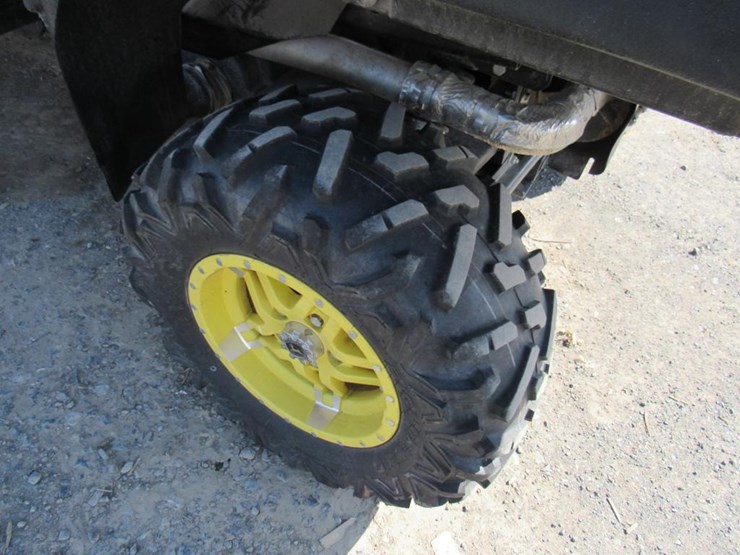 2022-john-deere-gator-image-8