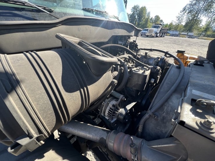 2003-international-durastar-4400-image-11