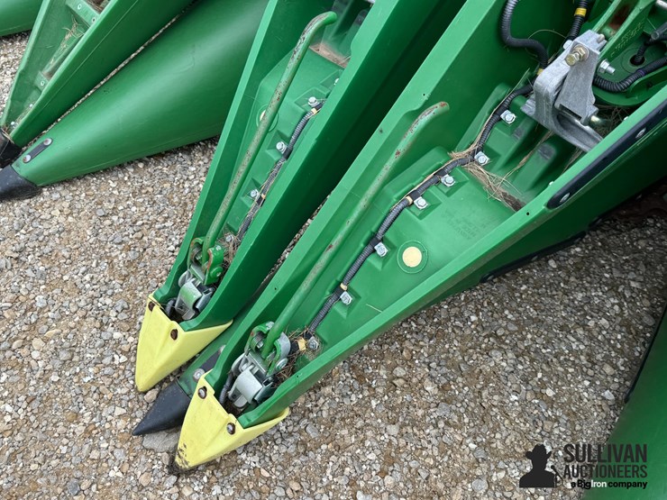 2023-john-deere-c12f-image-12