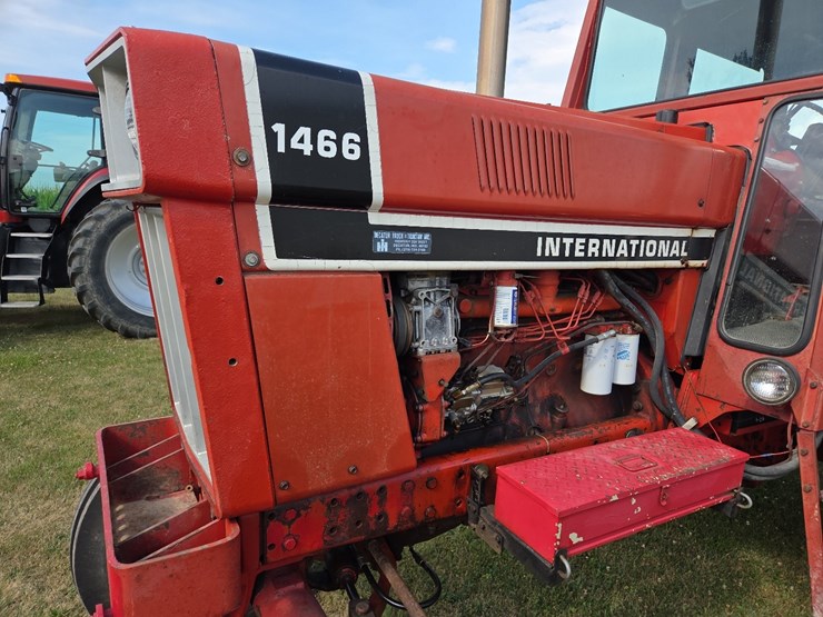 1976-ih-1466-tractor-image-12