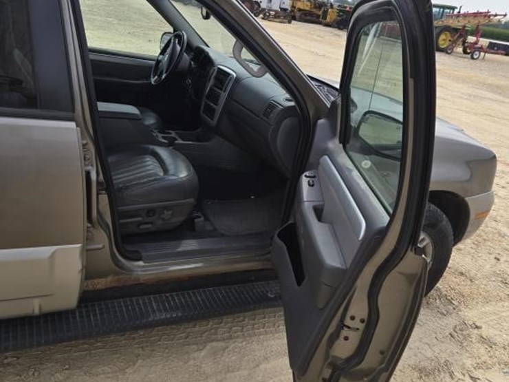 2002-mercury-mountaineer-image-15