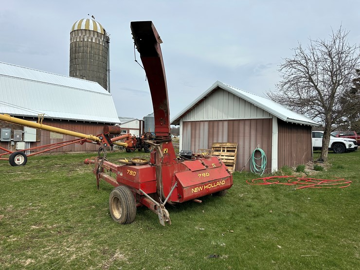 new-holland-790-image-2