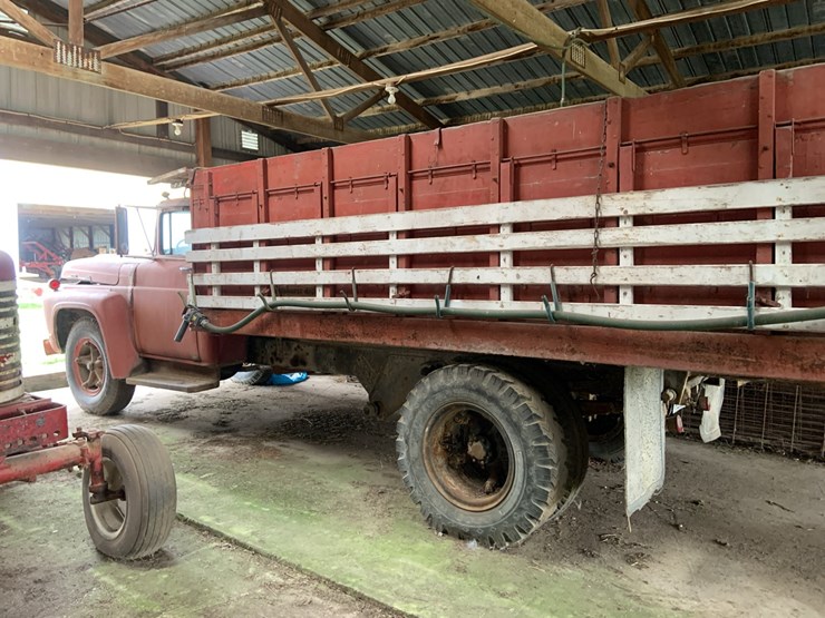 ford-single-axle-grain-truck-image-1