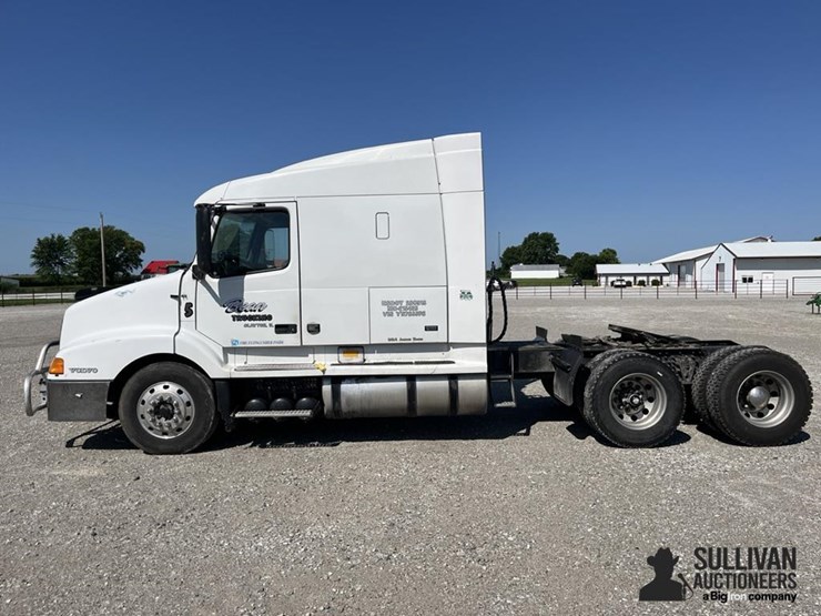 2000-volvo-vn-image-8