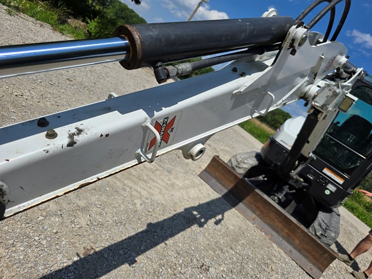 2012-bobcat-e35-image-43