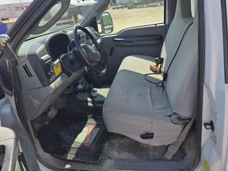 2006-ford-f550-image-8