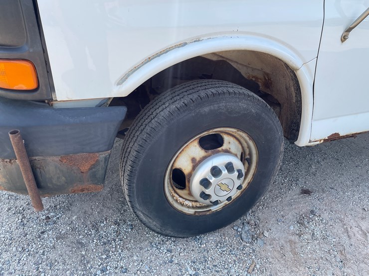 2004-chevrolet-express-g3500-image-10