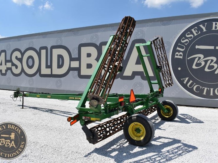 john-deere-200-image-7