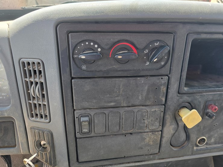 2003-international-durastar-4400-image-86