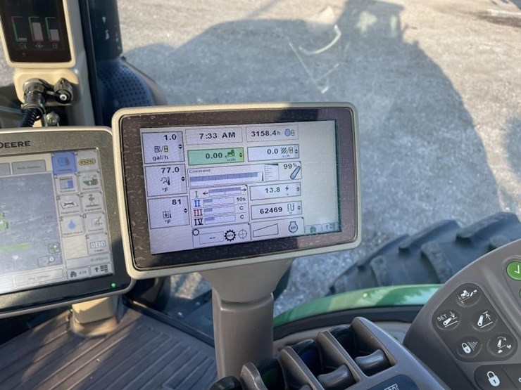 2011-john-deere-8310r-image-28