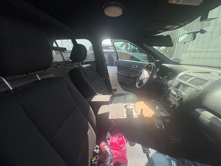 2017-ford-explorer-image-43