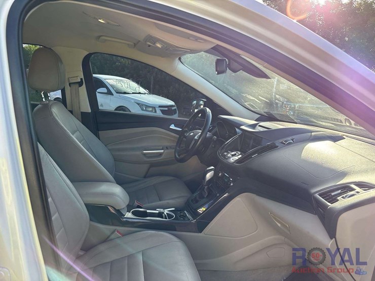 2014-ford-escape-image-23