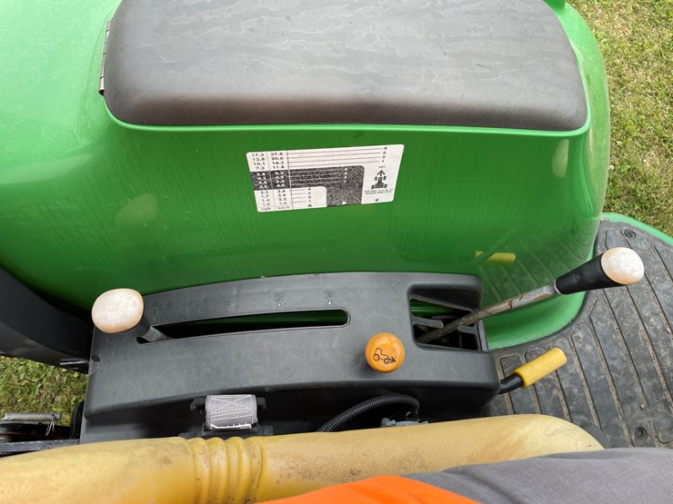 2011-john-deere-4120-image-36