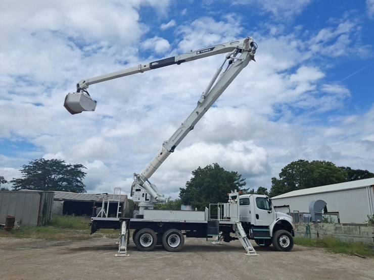 2015-freightliner-122sd-image-33