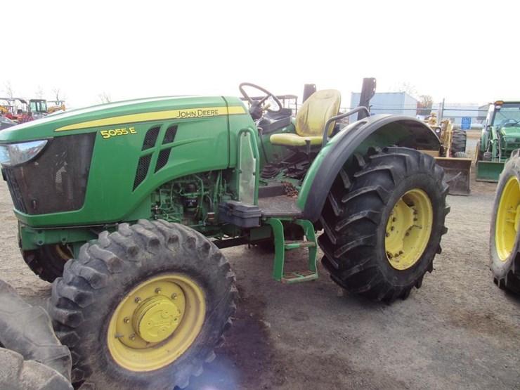2021-john-deere-5055e-image-1