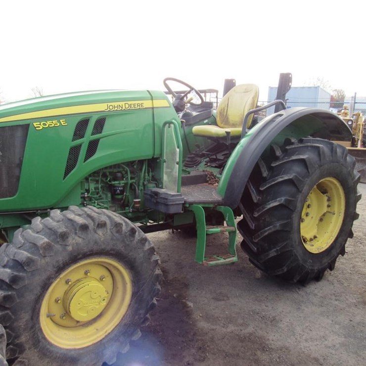 2021 JOHN DEERE 5055E