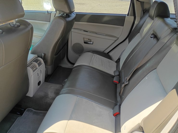 2010-jeep-grand-cherokee-image-57