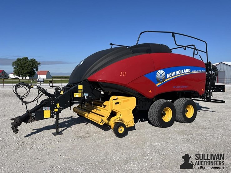 2019-new-holland-340-image-1