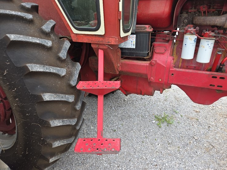 1970-ih-1456-tractor-image-39