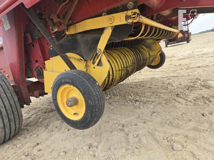 new-holland-br7090-image-7