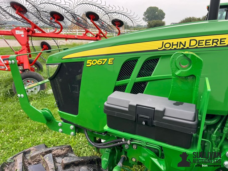 2023-john-deere-5067e-image-10