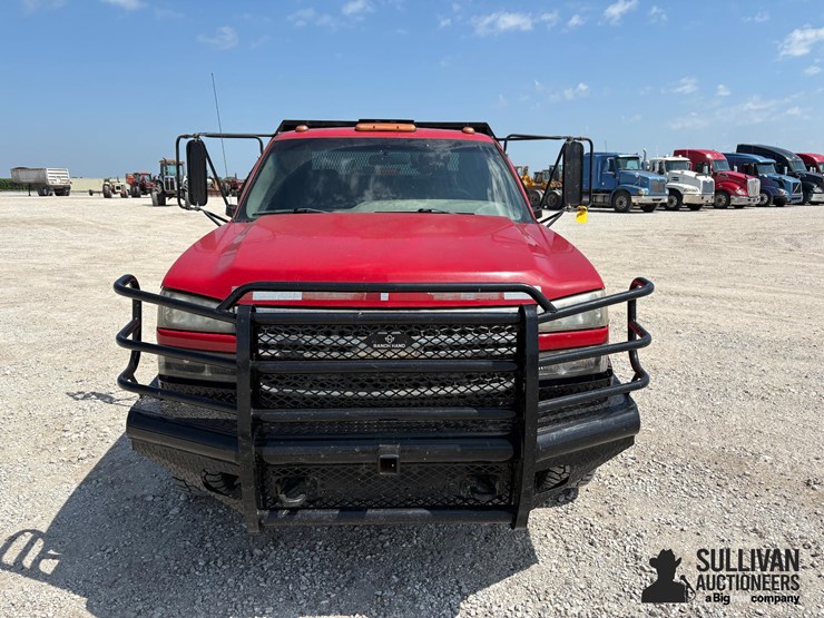 2005-chevrolet-3500-image-2