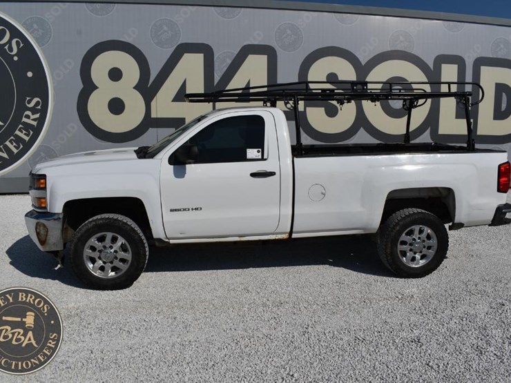 2015-chevrolet-silverado-2500hd-image-8