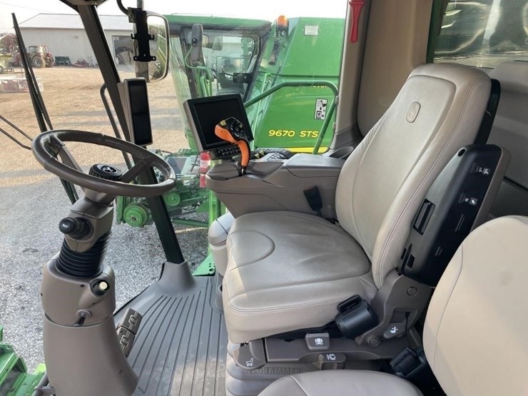 2011-john-deere-8310r-image-34
