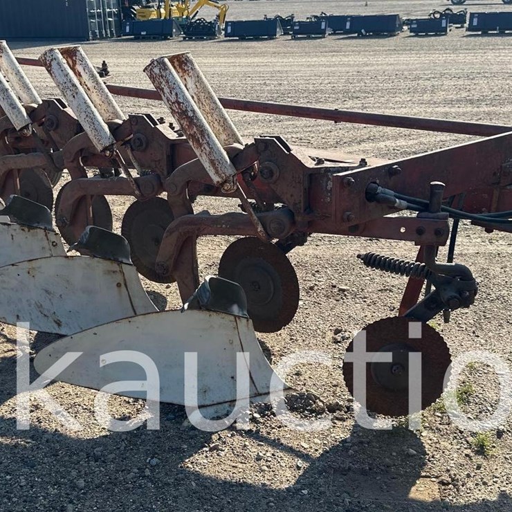 INTERNATIONAL 710