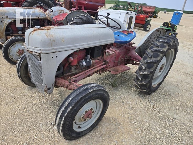 ford-tractor-image-3