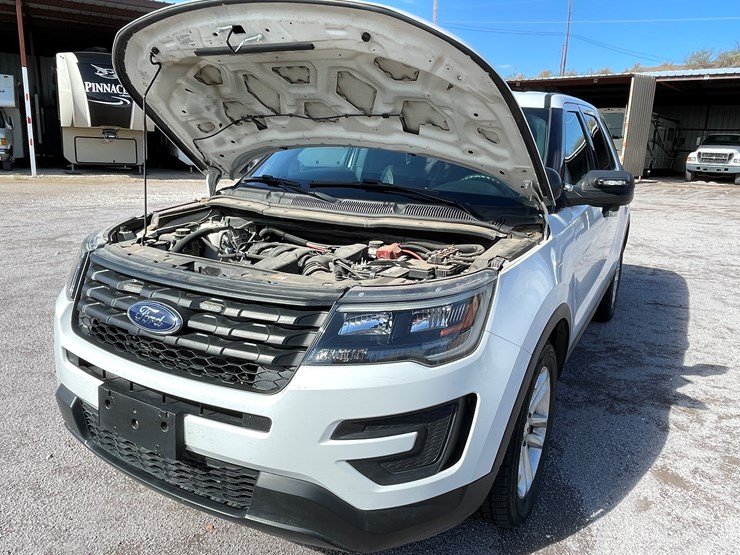 2018-ford-explorer-image-53