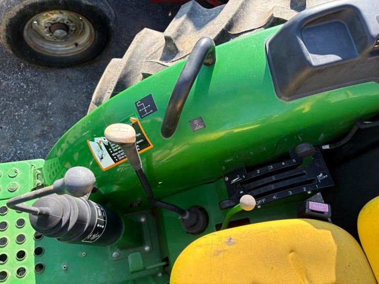 2015-john-deere-5055e-image-24