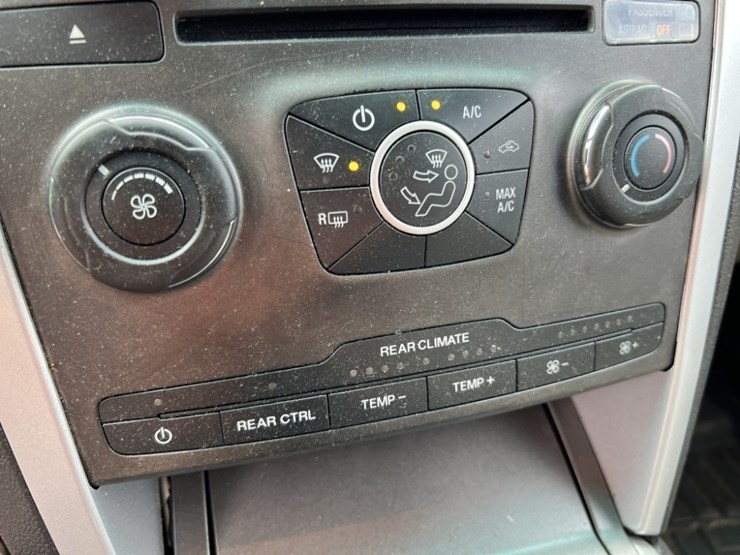2014-ford-explorer-image-27