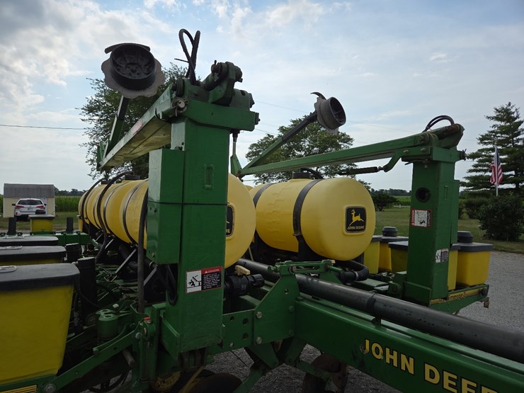 john-deere-7200-image-32