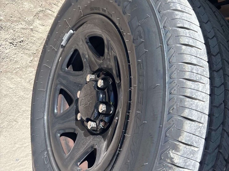 2019-chevrolet-tahoe-image-25