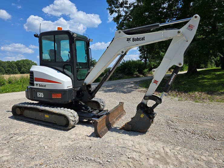 2012-bobcat-e35-image-32