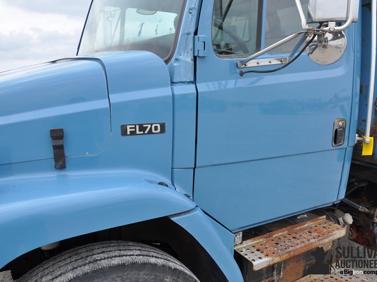 1994-freightliner-fl70-image-14
