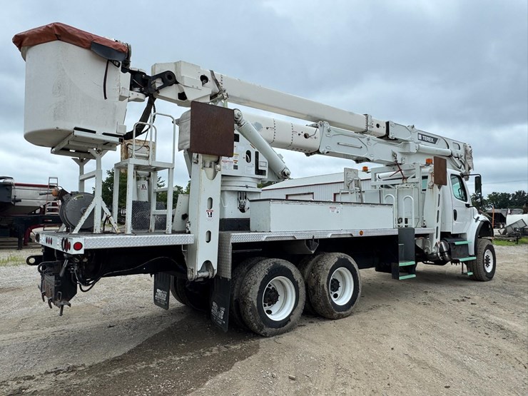 2015-freightliner-122sd-image-5